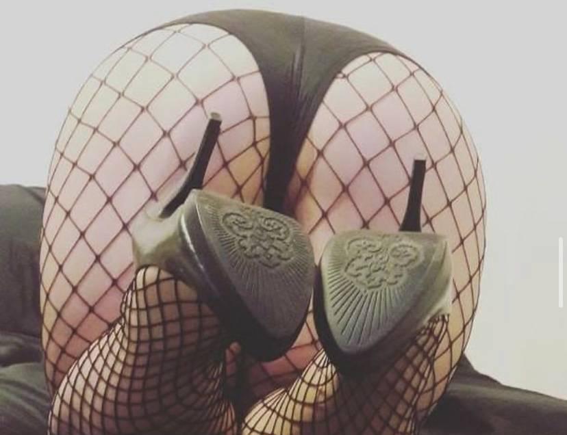 •• CuTiE WiTh A BoOtY •• F!LL M¥ M0UTh •• CaR N OuTcAlL •• •• CuTiE WiTh A BoOtY •• F!LL M¥ M0UTh •• CaR N OuTcAlL ••