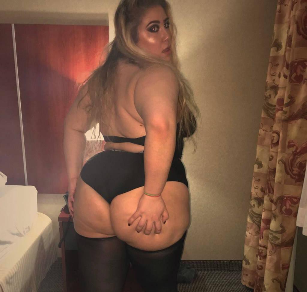 CuTiE WiTh A BoOtY InCaLl SpeCiAlS / RED DEER CuTiE WiTh A BoOtY InCaLl SpeCiAlS / RED DEER