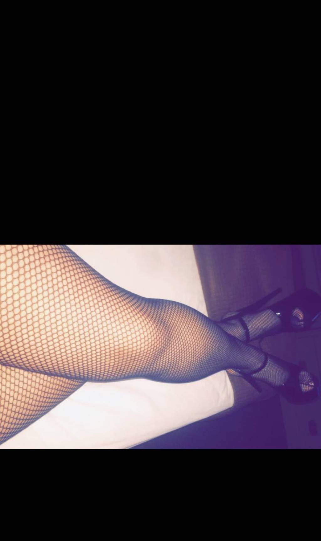 CuTiE WiTh A BoOtY InCaLl SpeCiAlS / RED DEER CuTiE WiTh A BoOtY InCaLl SpeCiAlS / RED DEER