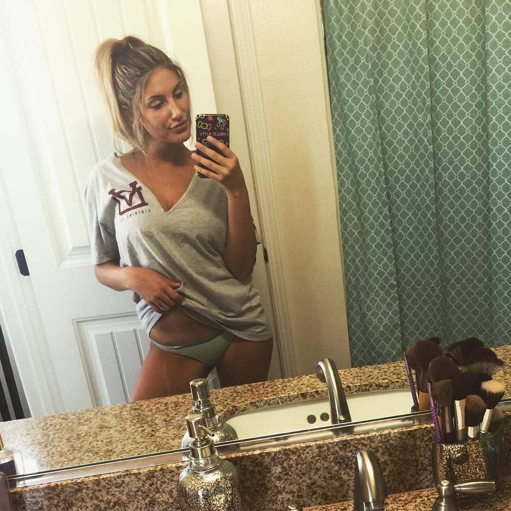 Available for hook ups and parties... Available for hook ups and parties...