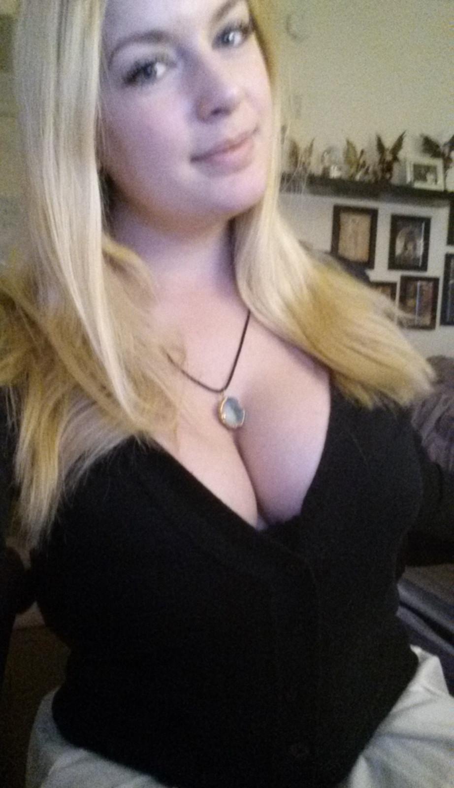 Matured Female Escort Available For Matured Hookups.. Matured Female Escort Available For Matured Hookups..