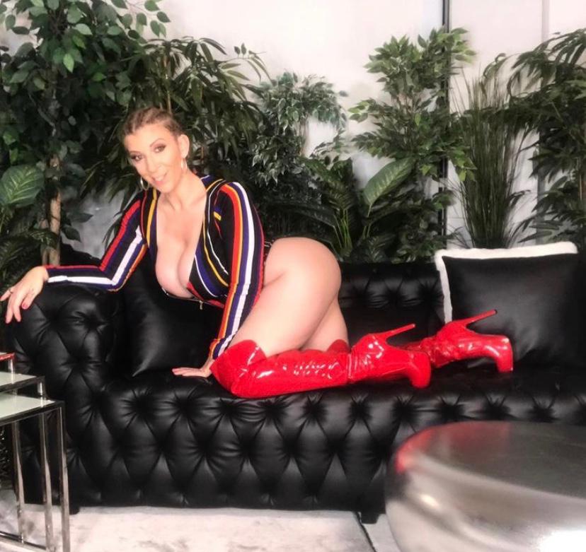 I’m available for hookup snap smith_mira2020 I’m available for hookup snap smith_mira2020