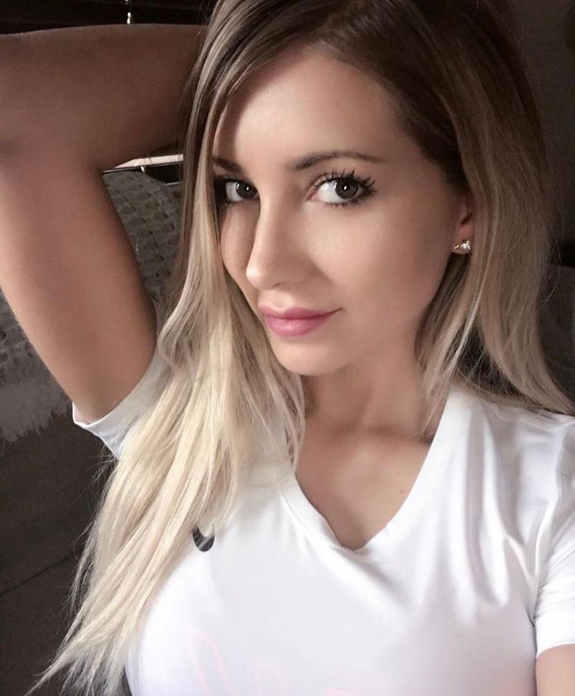 Hey๐ Iโm Benitta The Newly sexiest girl is in town Hey๐ Iโm Benitta The Newly sexiest girl is in town