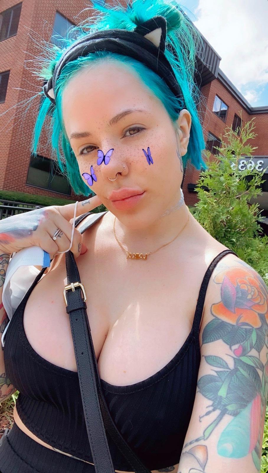 Escort available to fuck Escort available to fuck