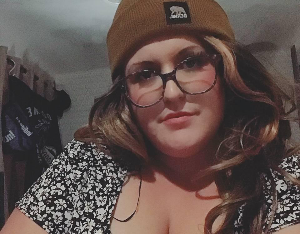 BC cutie visiting Innisfail - don’t miss your shot(S) ;) BC cutie visiting Innisfail - don’t miss your shot(S) ;)