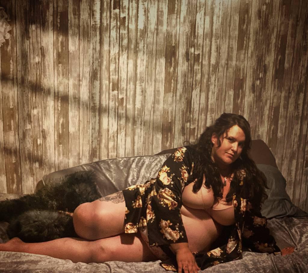 BC cutie visiting Innisfail - don’t miss your shot(S) ;) BC cutie visiting Innisfail - don’t miss your shot(S) ;)