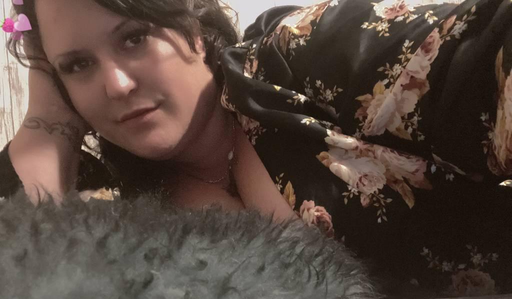 BC cutie visiting Innisfail - don’t miss your shot(S) ;) BC cutie visiting Innisfail - don’t miss your shot(S) ;)