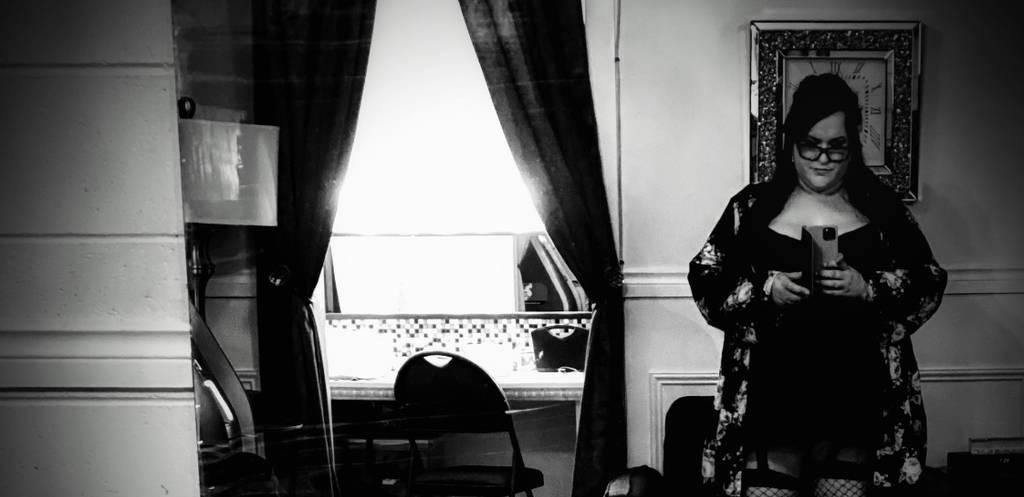 BC cutie visiting Innisfail - don’t miss your shot(S) ;) BC cutie visiting Innisfail - don’t miss your shot(S) ;)