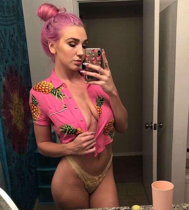 Come taste the sweetness of my pussy, always down for fuck Come taste the sweetness of my pussy, always down for fuck