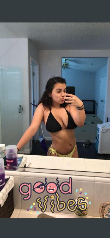 Dope tits ever💦🍑 💋 sexy❤️💋 fun b💋💋👅sweet in the middle🍆🍑