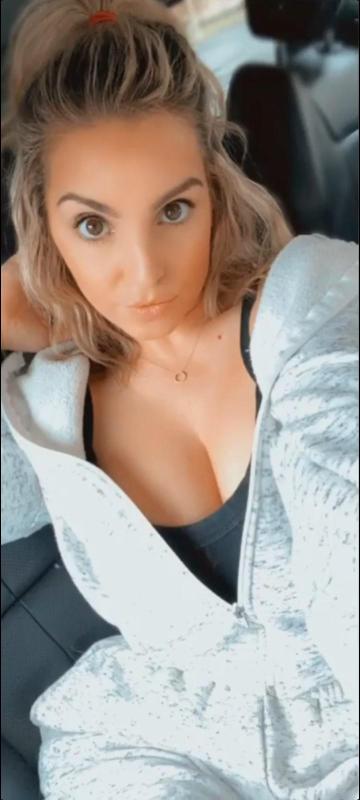 Sexy Linda available for both incall and outcall
