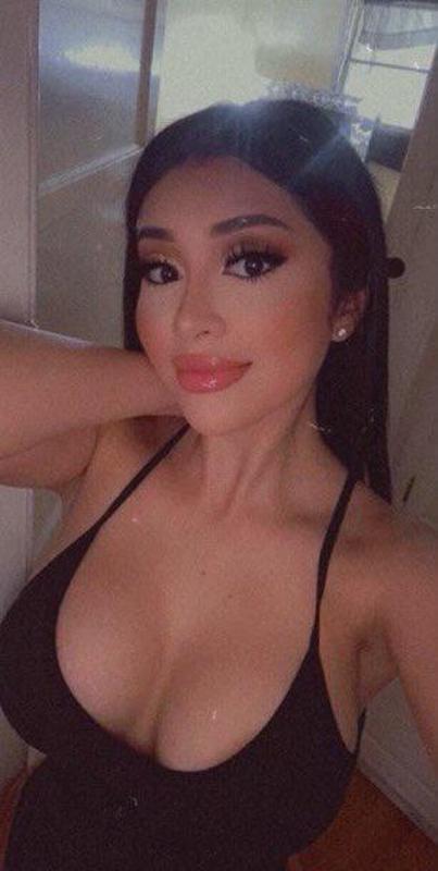 Hot pussy available 304 315 4024