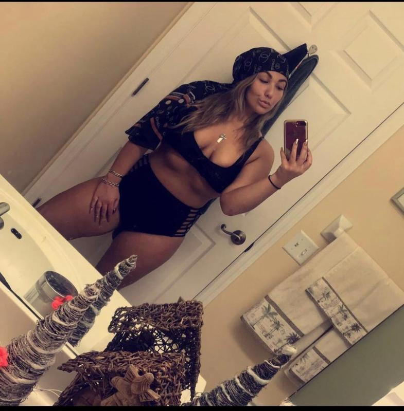 Escort available for hookup