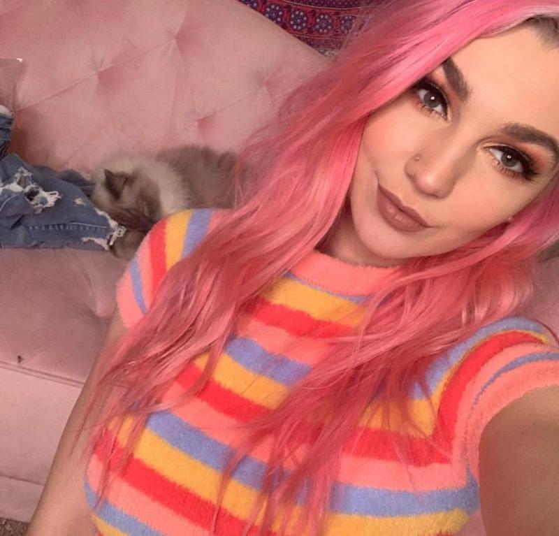 My pu**y is dripping wet and Ready To stick your di€k🍆