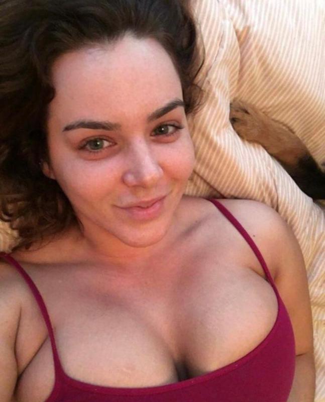 Hook up I’m always available dm me I will respond
