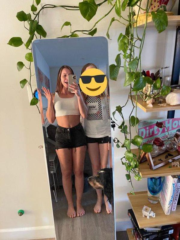 I am available for hook up 🍑🍑💦. I can’t wait to ride and fuck your dick 🌈🌈