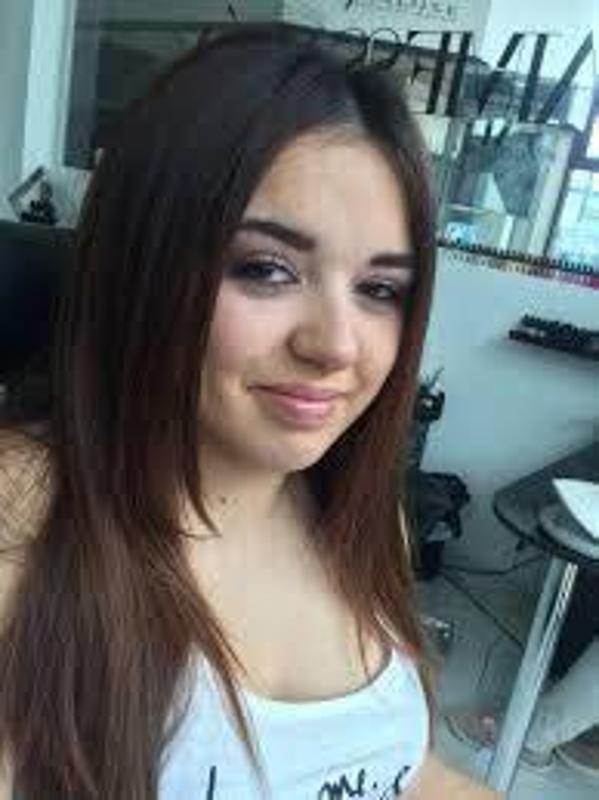 A young sexy girl trying to make extra bucks,,cash only