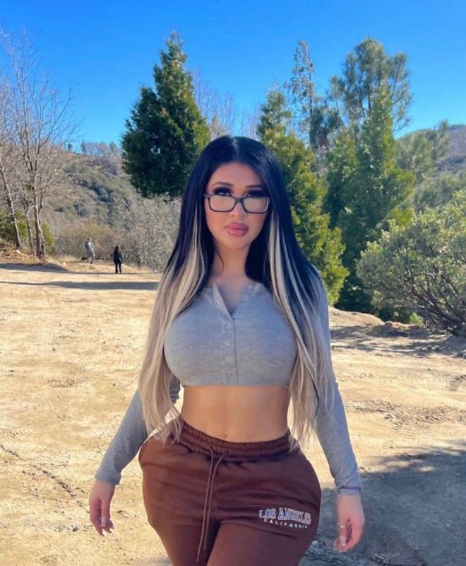 Escort available for hookup