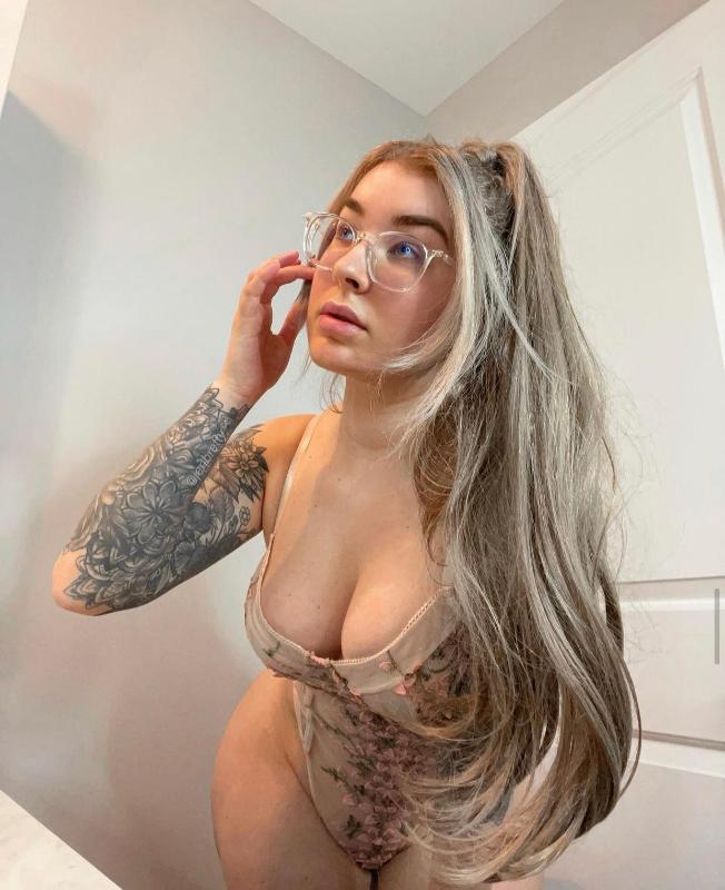 Am available for both Incall and outcall hookup HMU Snapchat emilyjonnes2021