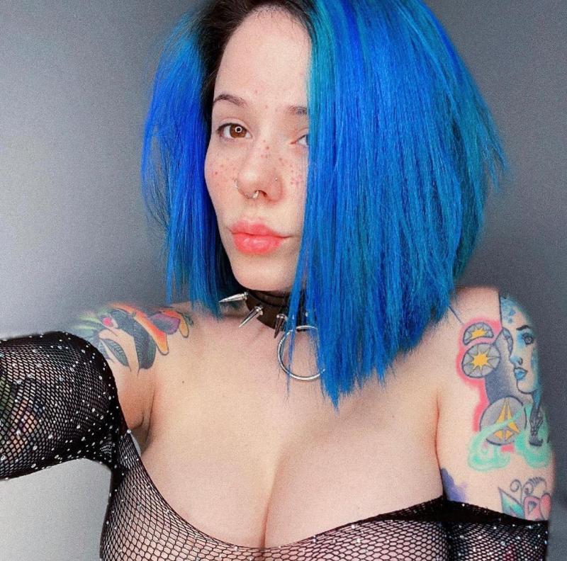 I’m hot and ready to be fucked😋🍆🍑