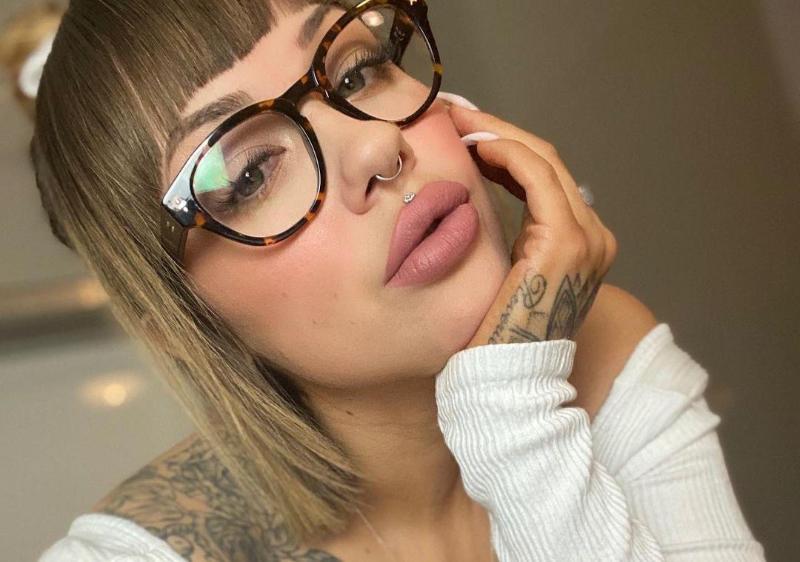 AM AVAILABLE FOR HOOK UP SEX