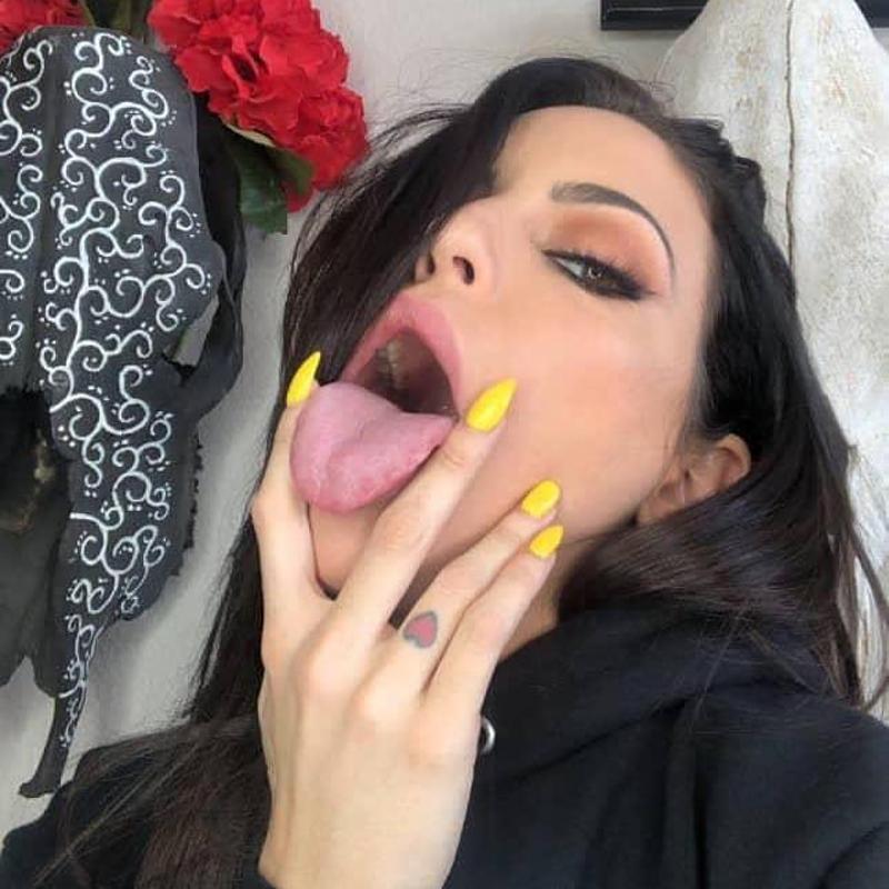 AVAILABLE FOR BOTH BODY MASSAGE AND SEX HOOKUP