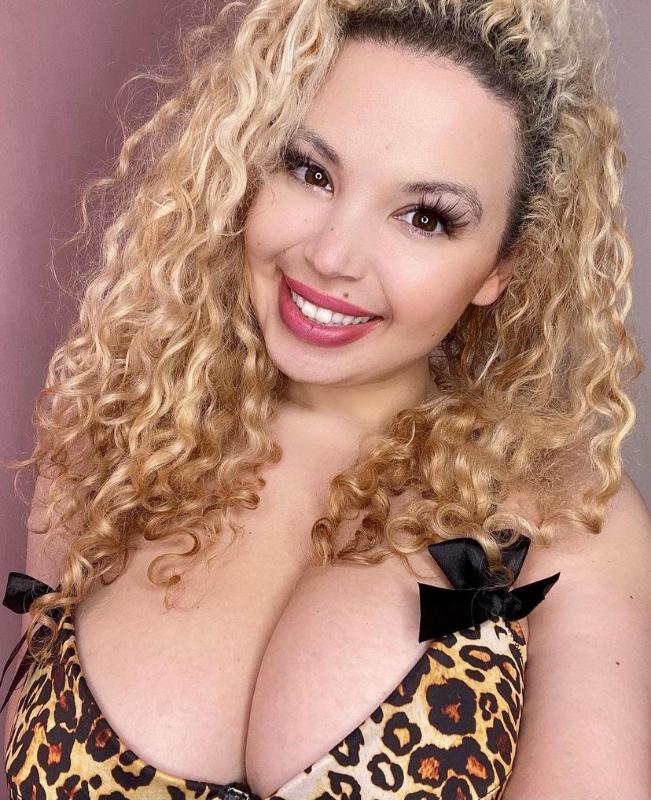 NAUGHTY, WET, BORED AND HORNY AVAILABLE FOR HOOKUP TEXT (631) 446-5322