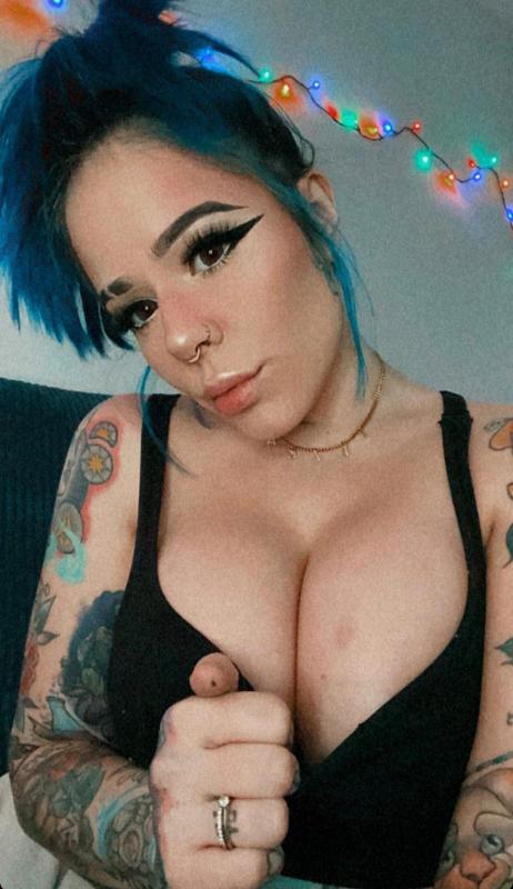 Escort available for hookup