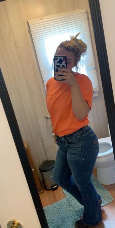 Horny asf HMU I’m available👅😍
