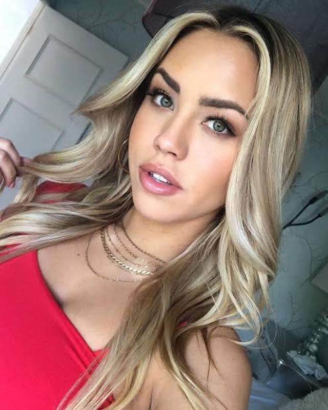 FEMALE ESCORT 🍑 AVAILABLE FOR INCALL & OUTCALL 🎯