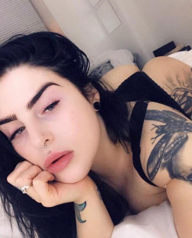 I’m available for hookups🍆🍑💦