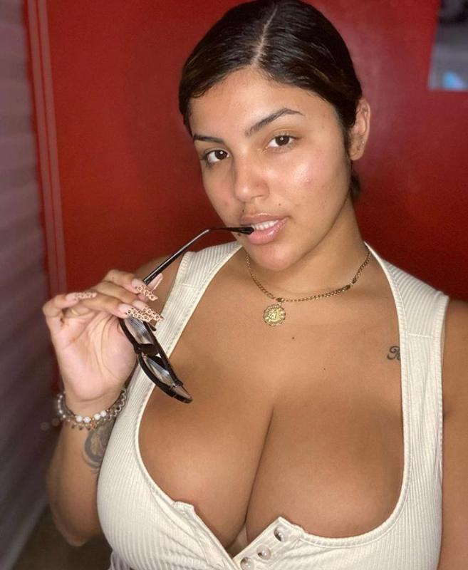 I’m available for hookups 🍆🍑