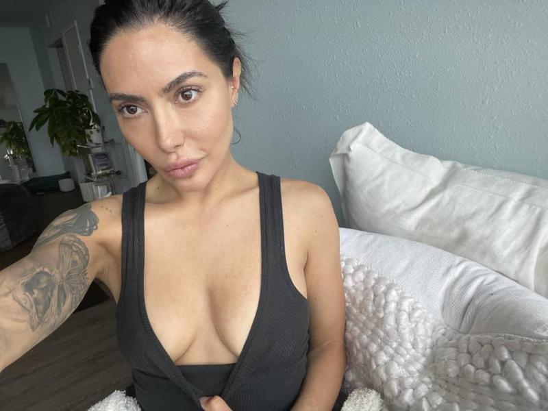 Escort available for hookup 👅💦