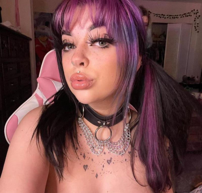 Available for hook up only 👄