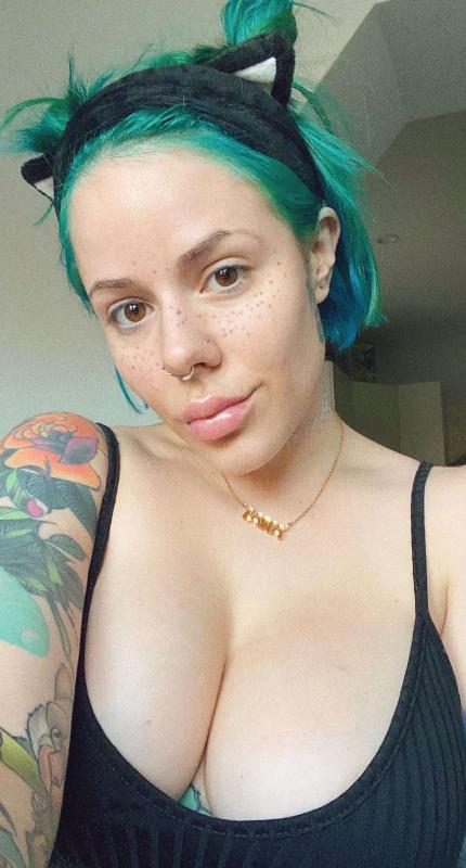 HORNY GIRL LOOKING FOR FUN💦💦💦👅🍆💦😋