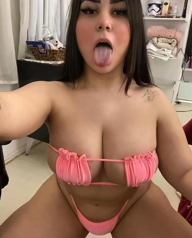 Available for hookup 🍆🍆🍑🍆