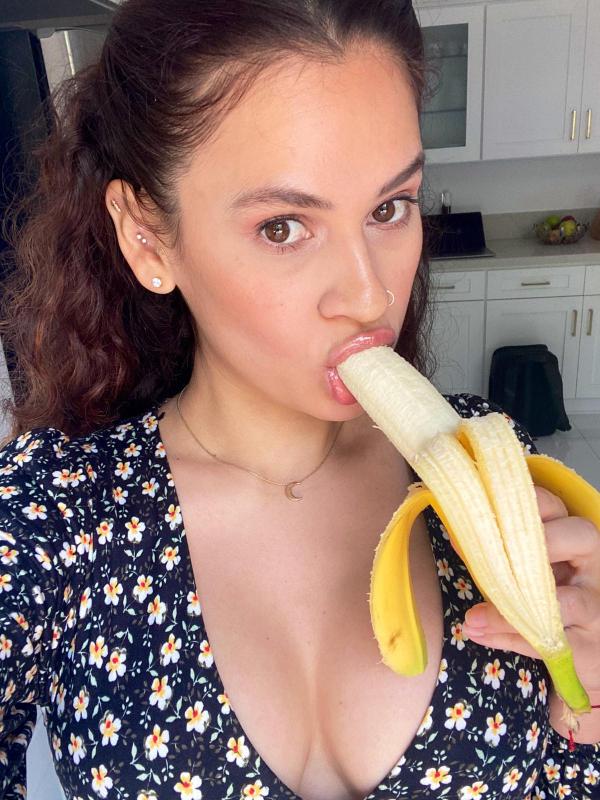 FEMALE ESCORT AVAILABLE FOR HOOKUP (NEW IN TOWN)