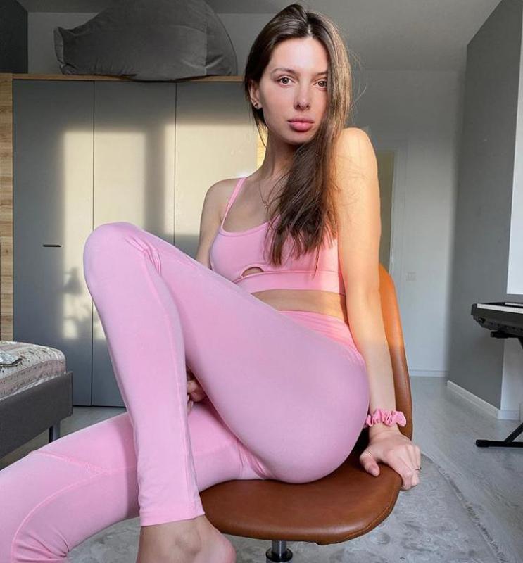 Hello, I am jullies, your sultry girl next door. sweet, playful and passionate