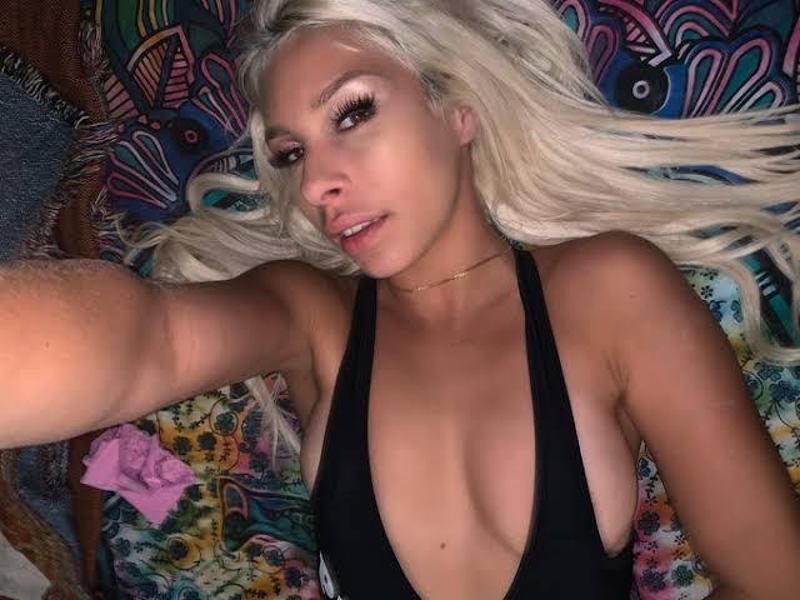 I'm available for hookup both incall and outcall