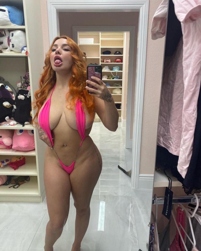 I offer sex, nudes and naughty FaceTime