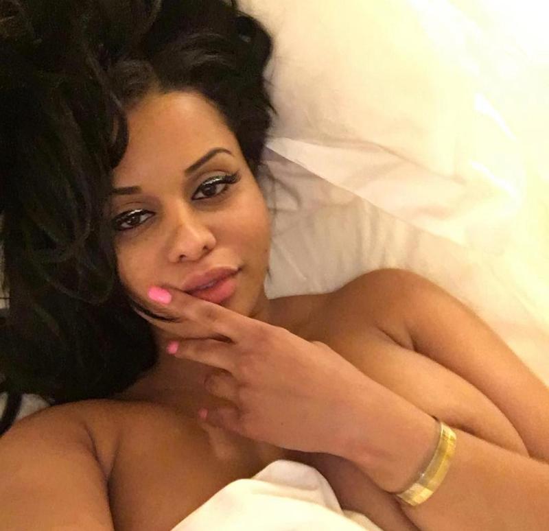 Horny🥵🥵now come taste me😍😍