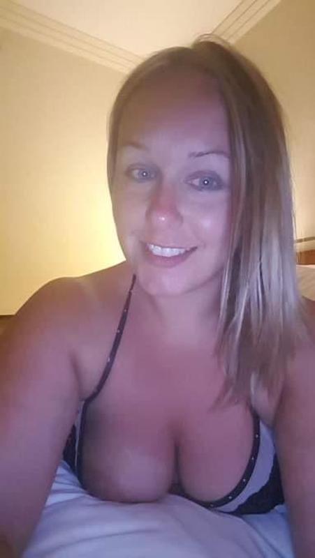 Down to fuck 💦 😘