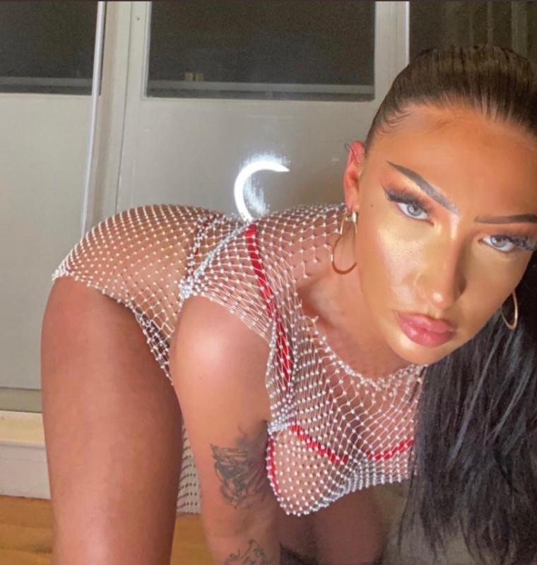 Escort available for hook up