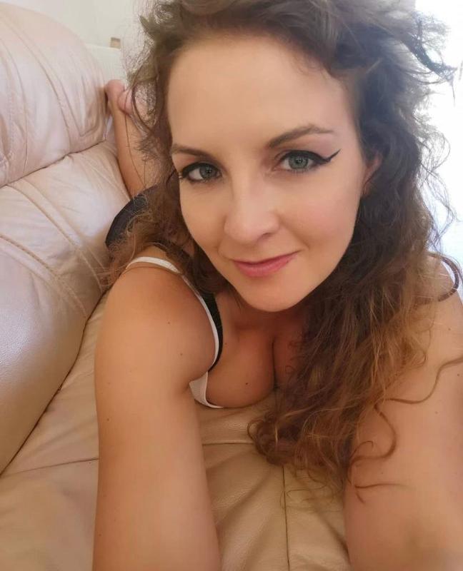 I want a cock so deep in me let’s hookup