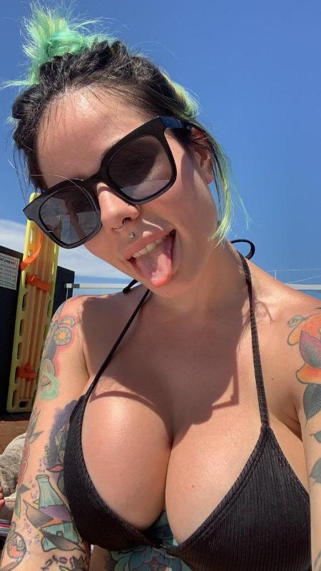 DOWN FOR HOOK UP 🥰😍😍😍