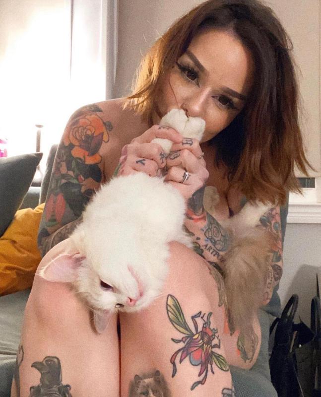 DOWN FOR FUN AND HOOK UP HMU ON SNAP SUSANJANE86