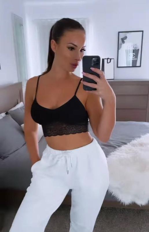 HOT AND BLAZING FEMALE, DONT MISS OUT