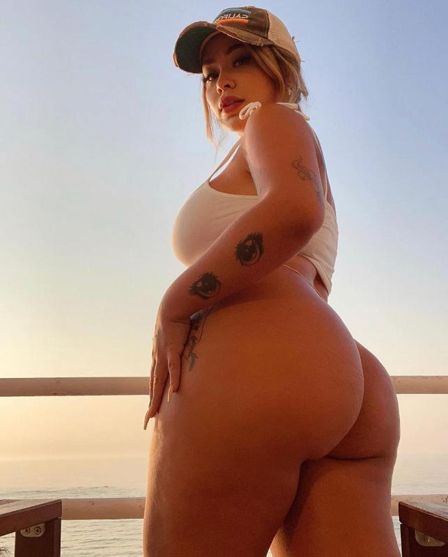I offer sex nudes and naughty FaceTime
