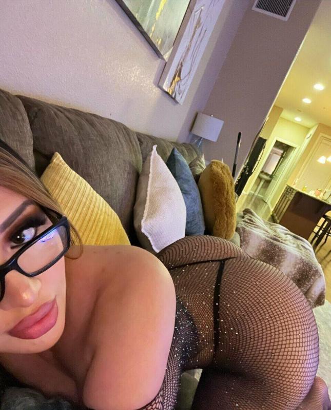 Available for fun 💦💦👅