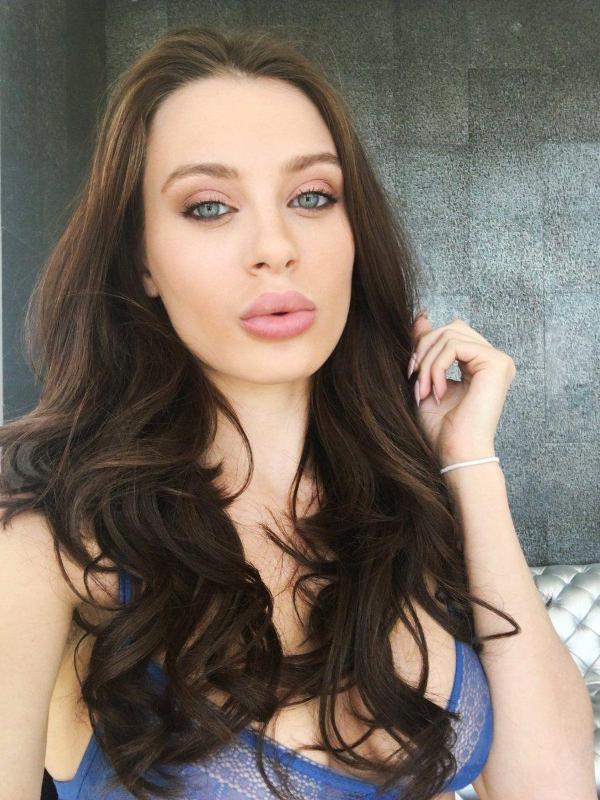 HEY GUYS, I’M HORNY I WANT MY P***SY EATING RIGHT NOW, TEXT ME ON (541) 897-7198